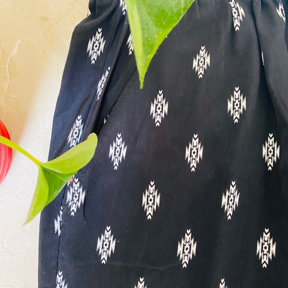 Forever 21 Black and White Aztec Print Harem Pants - Picture 4 of 4